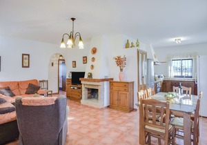 Beautiful Home Casa Villanueva 5 with Private Pool, Terrace, Garden & Wi-Fi