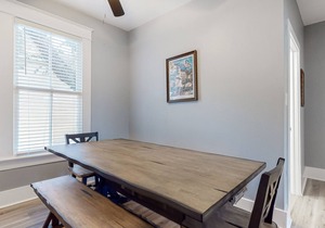 Beautiful, family-friendly retreat 4 blocks from the beach!