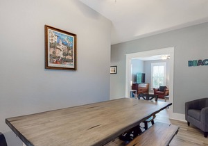 Beautiful, family-friendly retreat 4 blocks from the beach!