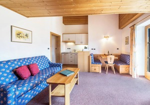 Beautiful Holiday Apartment Holunder with Mountain View