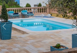 Beautiful Holiday Home “La Playita” with Pool, Terrace, Air Conditioning & WiFi; Parking Available in the Street, Pets Allowed