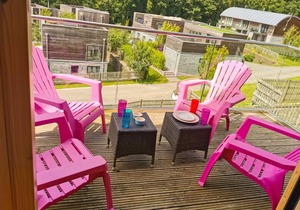 Beautiful holiday home with hot tub, just a walk away from Talland beach.