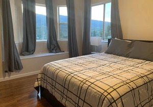 Beautiful Home & View- Mountain View Estates North