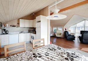 Beautiful home in Hejls with kitchen