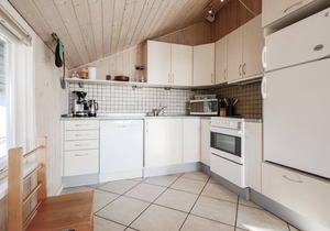 Beautiful home in Hejls with kitchen