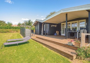 Beautiful home in Hejls with kitchen