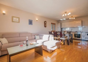 Beautiful home in Imotski with kitchen