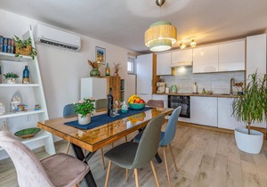 Beautiful home in Kavran with kitchen