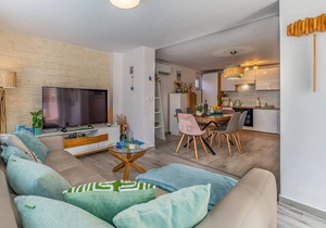 Beautiful home in Kavran with kitchen