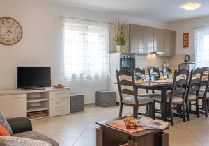 Beautiful home in Loborika with WiFi