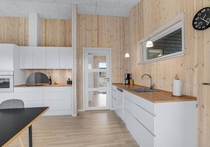 Beautiful home in Løgstrup with kitchen