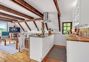 Beautiful home in Løgstrup with WiFi