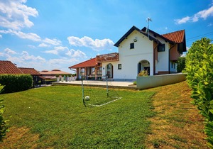 Beautiful home in Popovaca with kitchen