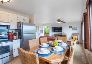 Beautiful Home Just Up From Brennecke's Beach w/Free WiFi and Ocean Views