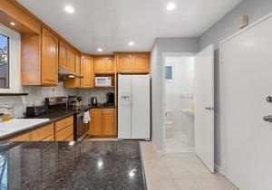 Beautiful Home Near Beaches and QuietNeighborhood3