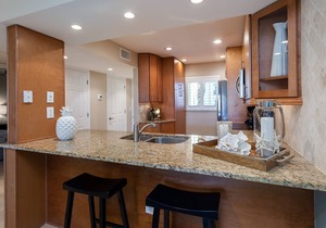 BEAUTIFUL & IMPECCABLY MAINTAINED BEACHFRONT CONDO ON USA’S #1 SIESTA KEY BEACH