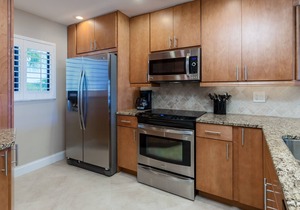 BEAUTIFUL & IMPECCABLY MAINTAINED BEACHFRONT CONDO ON USA’S #1 SIESTA KEY BEACH