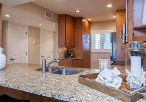 BEAUTIFUL & IMPECCABLY MAINTAINED BEACHFRONT CONDO ON USA’S #1 SIESTA KEY BEACH