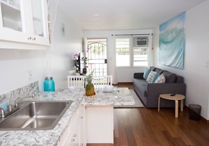 Beautiful Kailua Home, near the beach and 6 minutes walk to Kailua town