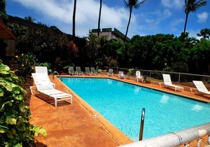 Beautiful Lahaina Side 2 BR Condo with Beach View