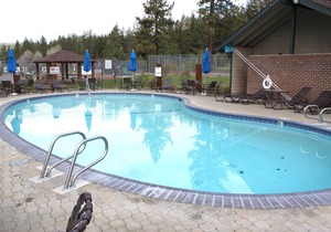 Beautiful Lake Forest Condo, 2Bd/2Ba, Pool, Hot Tub, Close To Lake And Town.