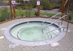 Beautiful Lake Forest Condo, 2Bd/2Ba, Pool, Hot Tub, Close To Lake And Town.