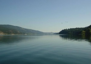 BEAUTIFUL LAKEFRONT, GROUNDFLOOR CONDO AVAILABLE, IDEAL UBCO RENTAL
