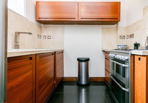 Beautiful light-filled 2 bed flat overlooking Clapham Common
