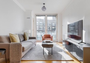 Beautiful Limehouse 1BR w/ Balcony nr Canary Wharf, by Blueground