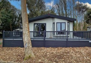 Beautiful Lodge With Decking At Azure Seas In Suffolk, Sleeps 6 Ref 32217Og