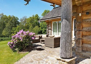 Beautiful log house. sauna and annex. big garden. close to nature. Pet friendly.