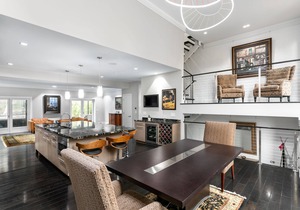 Beautiful & Modern 3-Bedroom Georgetown Home, Free parking