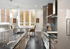 Beautiful & Modern 3-Bedroom Georgetown Home, Free parking