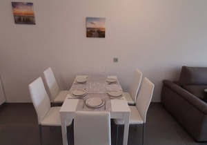 BEAUTIFUL MODERN APARTMENT WITH HEATED POOL !
