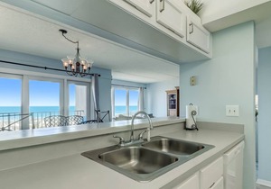 Beautiful Oceanview, just steps to the beach. Oceanfront Balcony, pool.