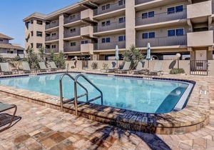Beautiful Oceanview, just steps to the beach. Oceanfront Balcony, pool.