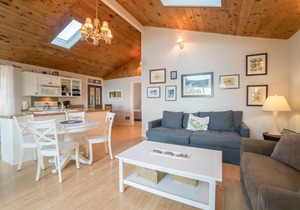 Beautiful Ocean View Cottage at Beverly Beach