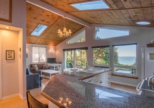 Beautiful Ocean View Cottage at Beverly Beach