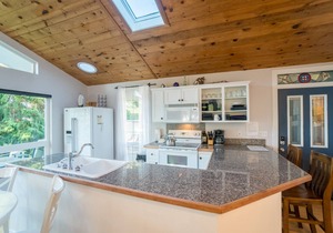 Beautiful Ocean View Cottage at Beverly Beach