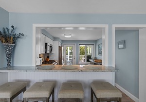 Beautiful Oceanfront Condo steps away from Narragansett Town Beach