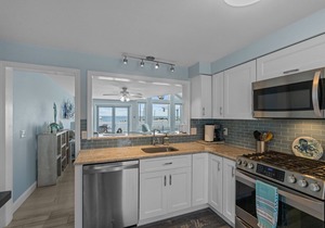 Beautiful Oceanfront Condo steps away from Narragansett Town Beach