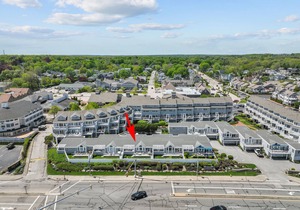Beautiful Oceanfront Condo steps away from Narragansett Town Beach