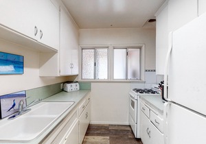 Beautiful Oceanfront Condo w/Private Balcony, Free WiFi