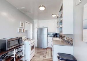 Beautiful Oceanfront Condo w/Private Balcony, Free WiFi