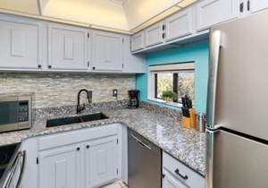 Beautiful one bedroom condo on Siesta Key. minutes from Siesta key Beach!
