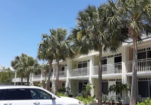 Beautiful one bedroom resort-style studio with pool and beach access...