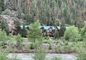 Beautiful Ouray Mountain Condo only an hour away from Telluride.