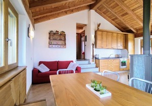 Beautiful private villa for 6 guests with WIFI, TV, patio, pets allowed and parking