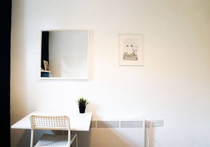 Beautiful Private Room 3 in a Modern House near Centre