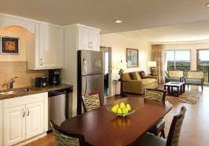 Beautiful, relaxing resort less than 10 minutes from Disney and Universal